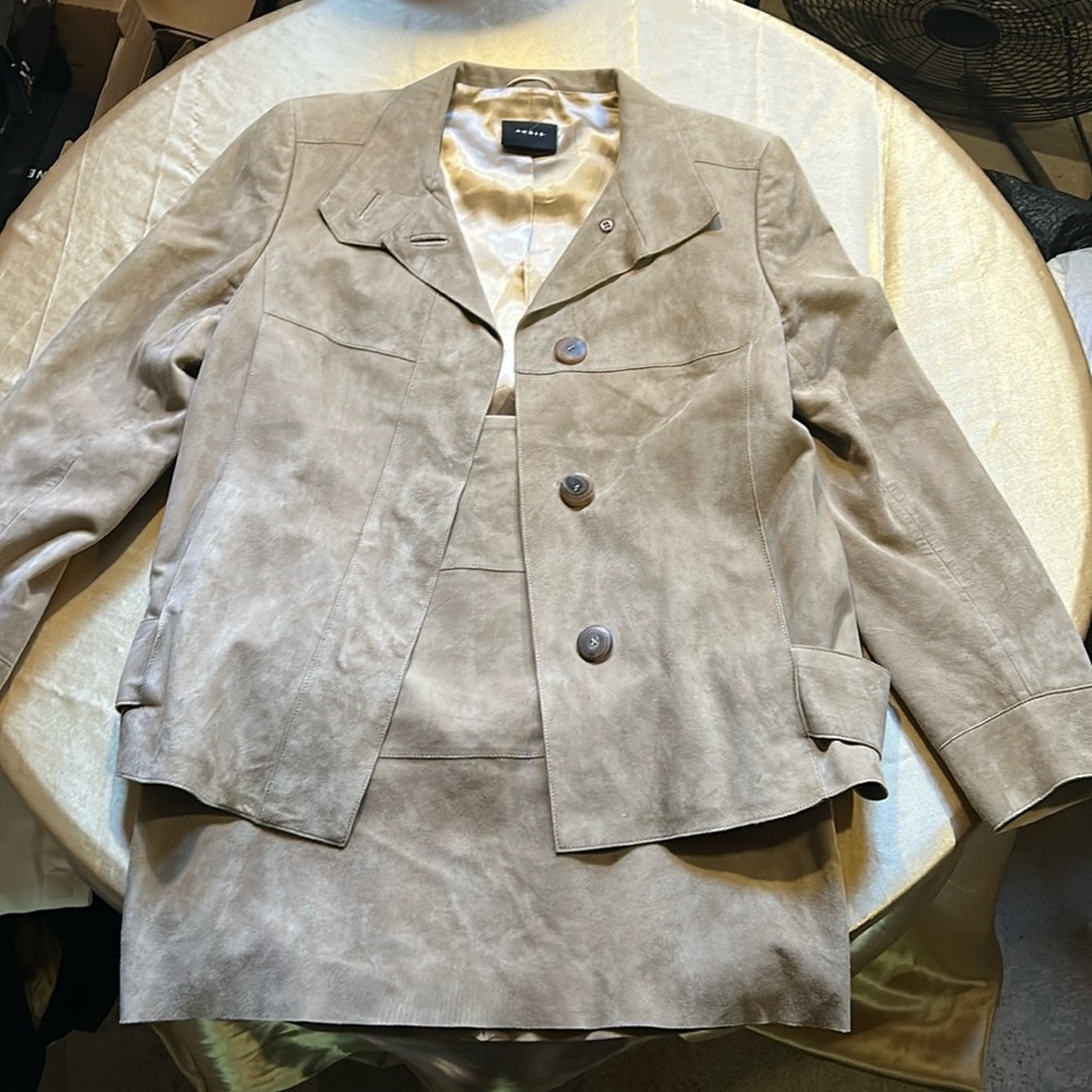 NWOT AKRIS 2 pc SUEDE SUIT 10